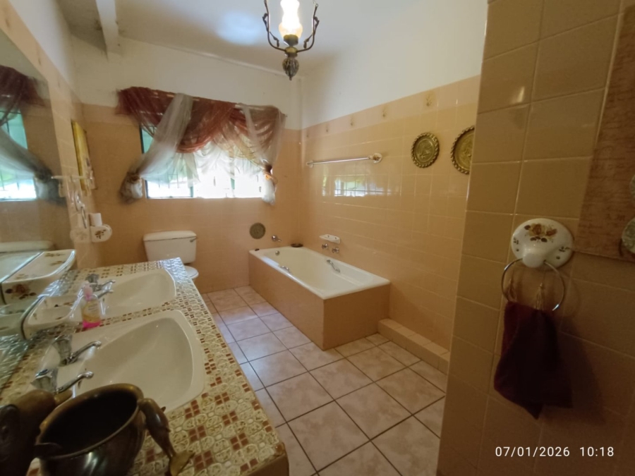 5 Bedroom Property for Sale in Wilkeville North West